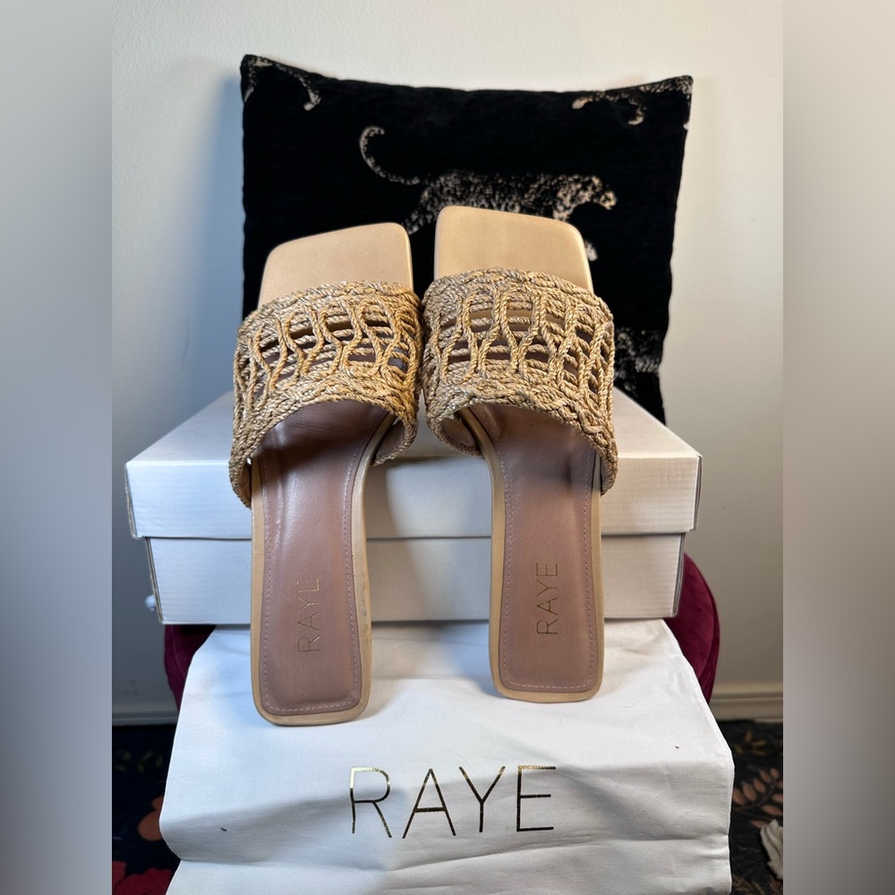 Like new RAYE Tiki Sandal in Natural flat open toe slide - Picture 2 of 8